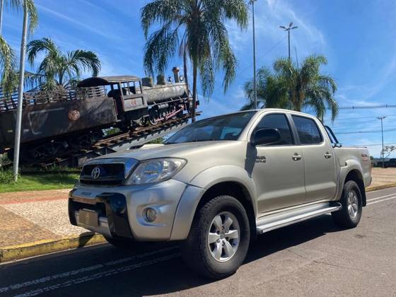 TOYOTA HILUX 3.0 SRV 4X4 CD 16V TURBO INTERCOOLER DIESEL 4P MANUAL TOYOTA HILUX 3.0 SRV 4X4 CD 16V TURBO INTERCOOLER DIESEL 4P MANUAL